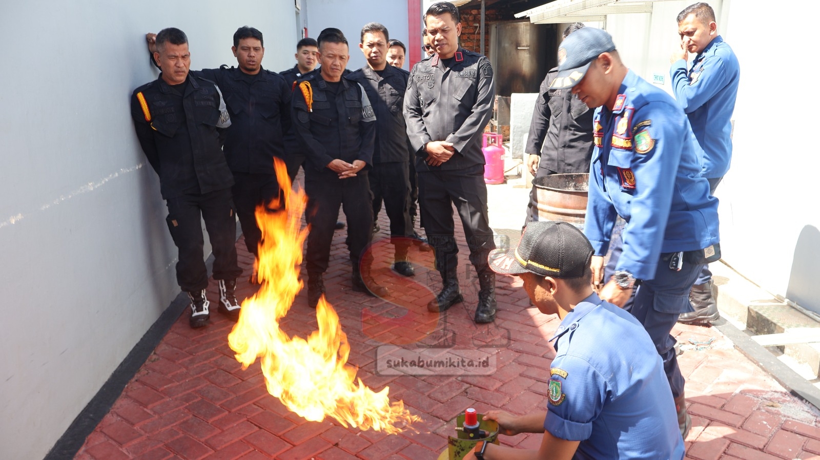 Lapas Nyomplong Berkolaborasi dengan Bidang Damkar Kota Sukabumi untuk Simulasi Pemadaman Kebakaran