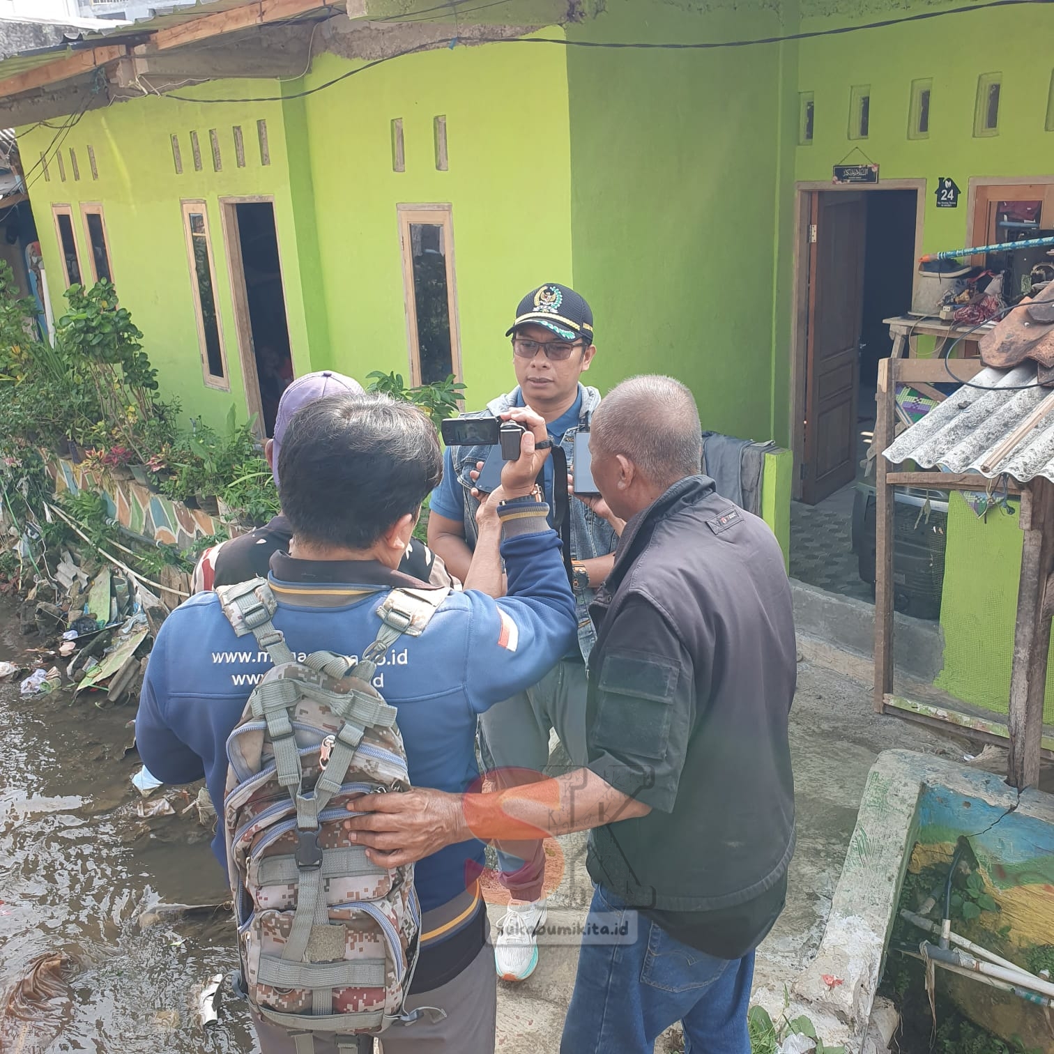 Inggu Sudeni Kunjungi Korban Banjir Bandang di Cikondang