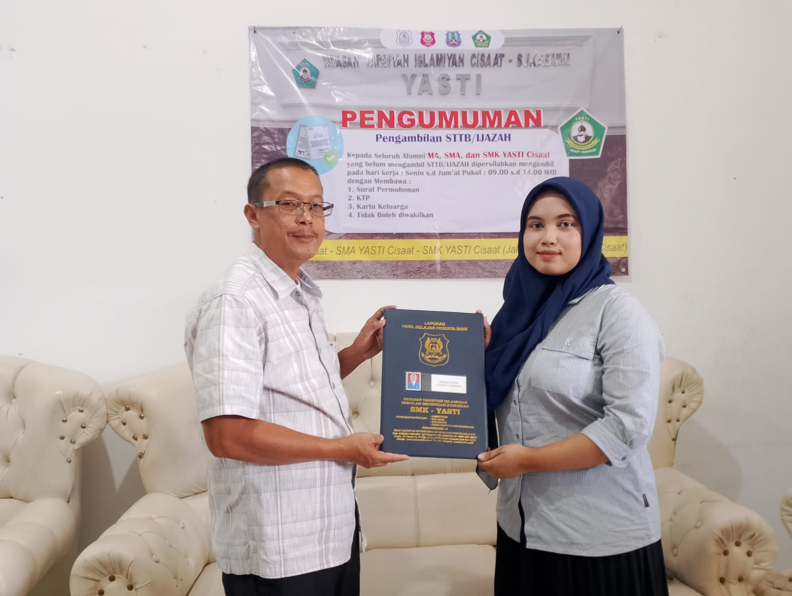 Yasti Cisaat Bagikan Ijazah Gratis kepada Alumni, Dukung Program Gubernur Jabar Terpilih
