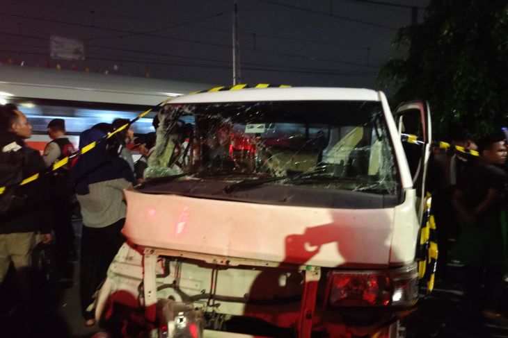 Kecelakaan Maut di Perlintasan KA Pondok Jati: Satu Remaja Tewas, Pengendara Terjebak Kemacetan