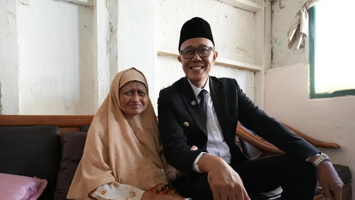 Momen Haru Hardiknas 2025: Wali Kota Sukabumi Kunjungi Guru Masa Kecilnya